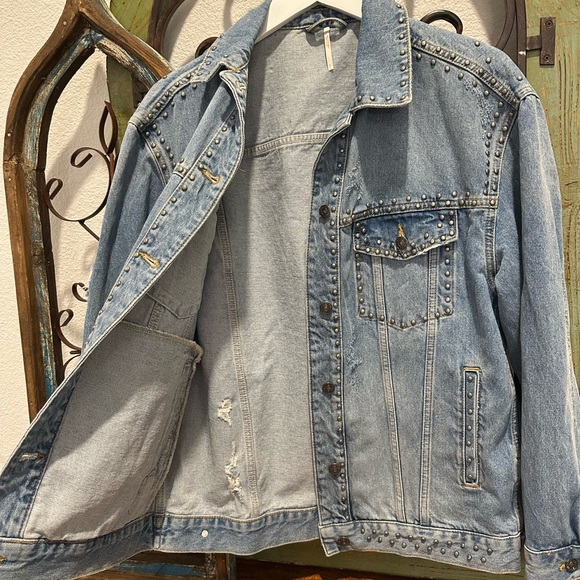 ☀️ FREE PEOPLE Studded Denim Trucker Jacket - Picture 5 of 16